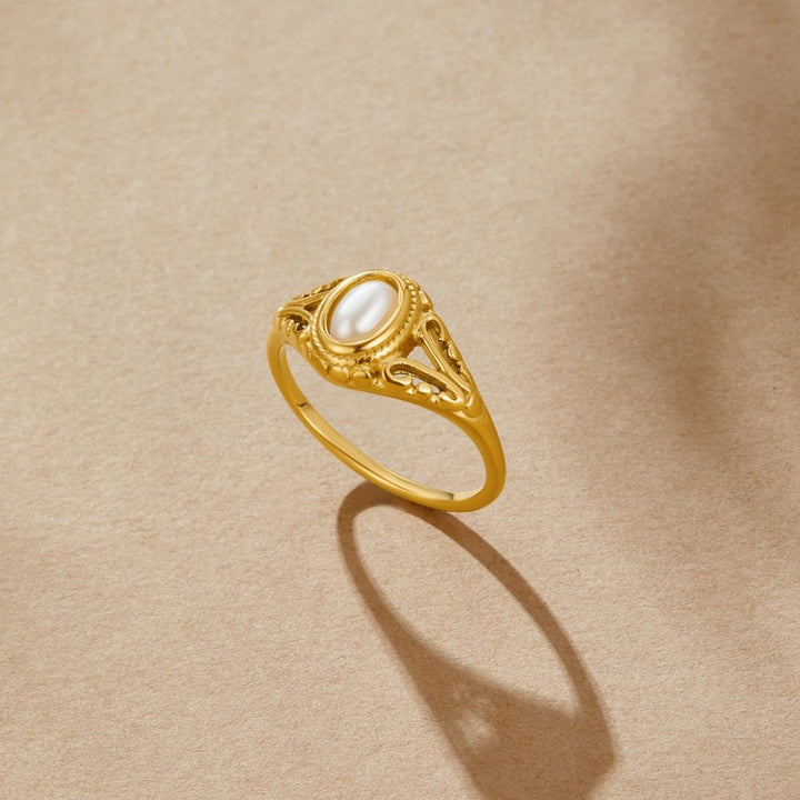 LILY – VINTAGE PEARL RING
