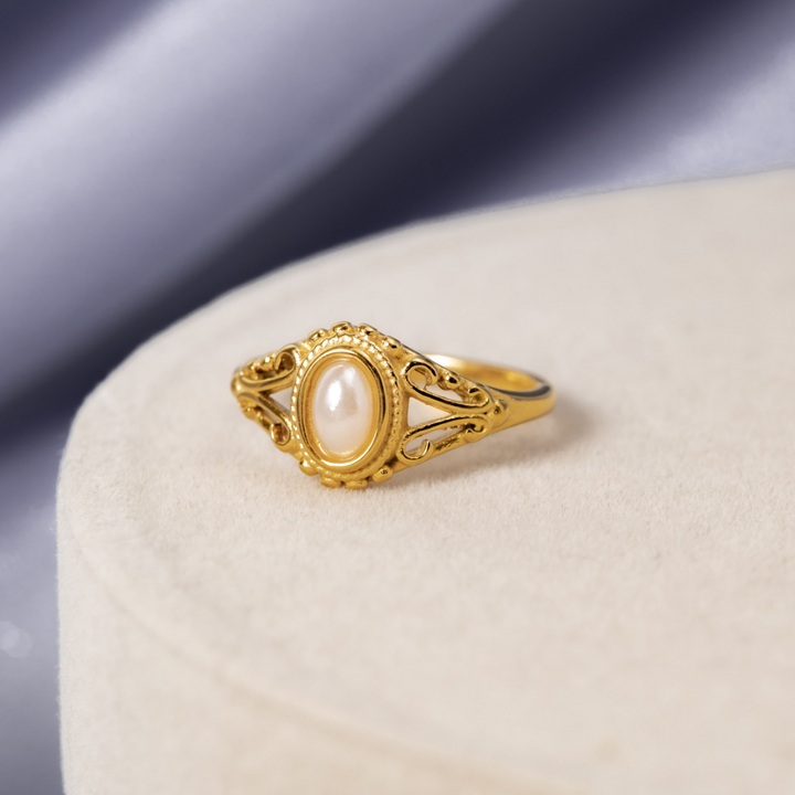 LILY – VINTAGE PEARL RING